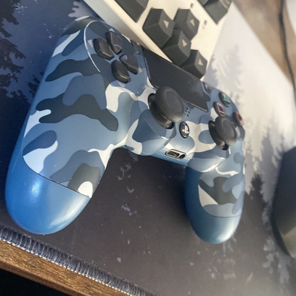 PS4 controller - Picture 2 of 3